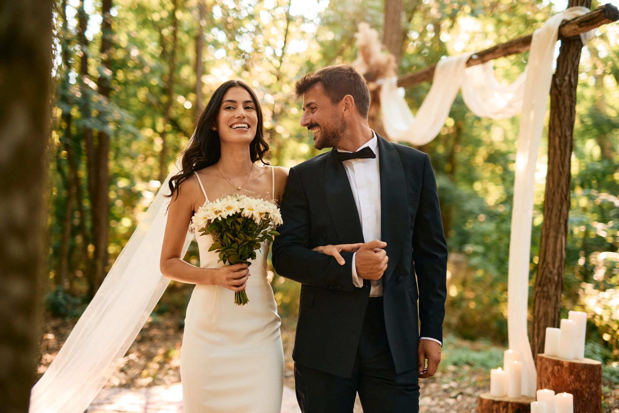 Lakeside Wedding Moment